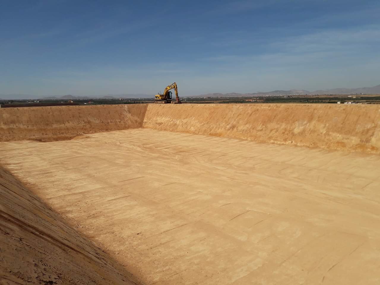 creusage de bassin d'irrigation 